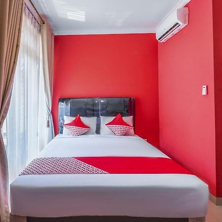 Oyo Collection O 1032 Rahayu Residence Syariah Cirebon Exterior photo