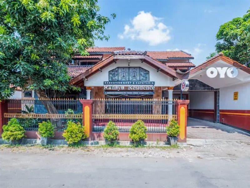 Oyo Collection O 1032 Rahayu Residence Syariah Cirebon Exterior photo