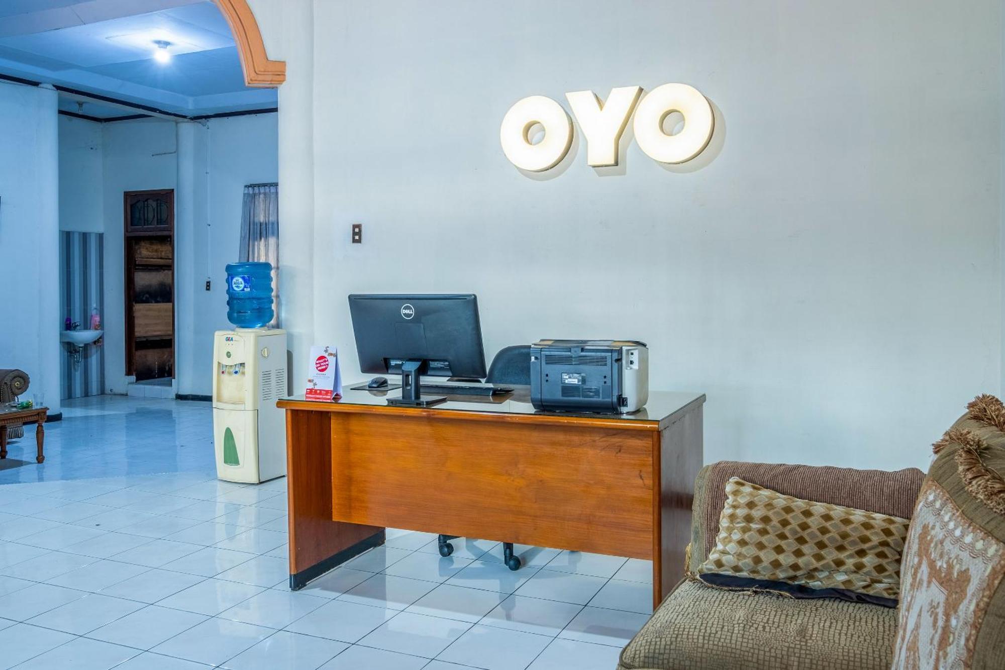 Oyo Collection O 1032 Rahayu Residence Syariah Cirebon Exterior photo
